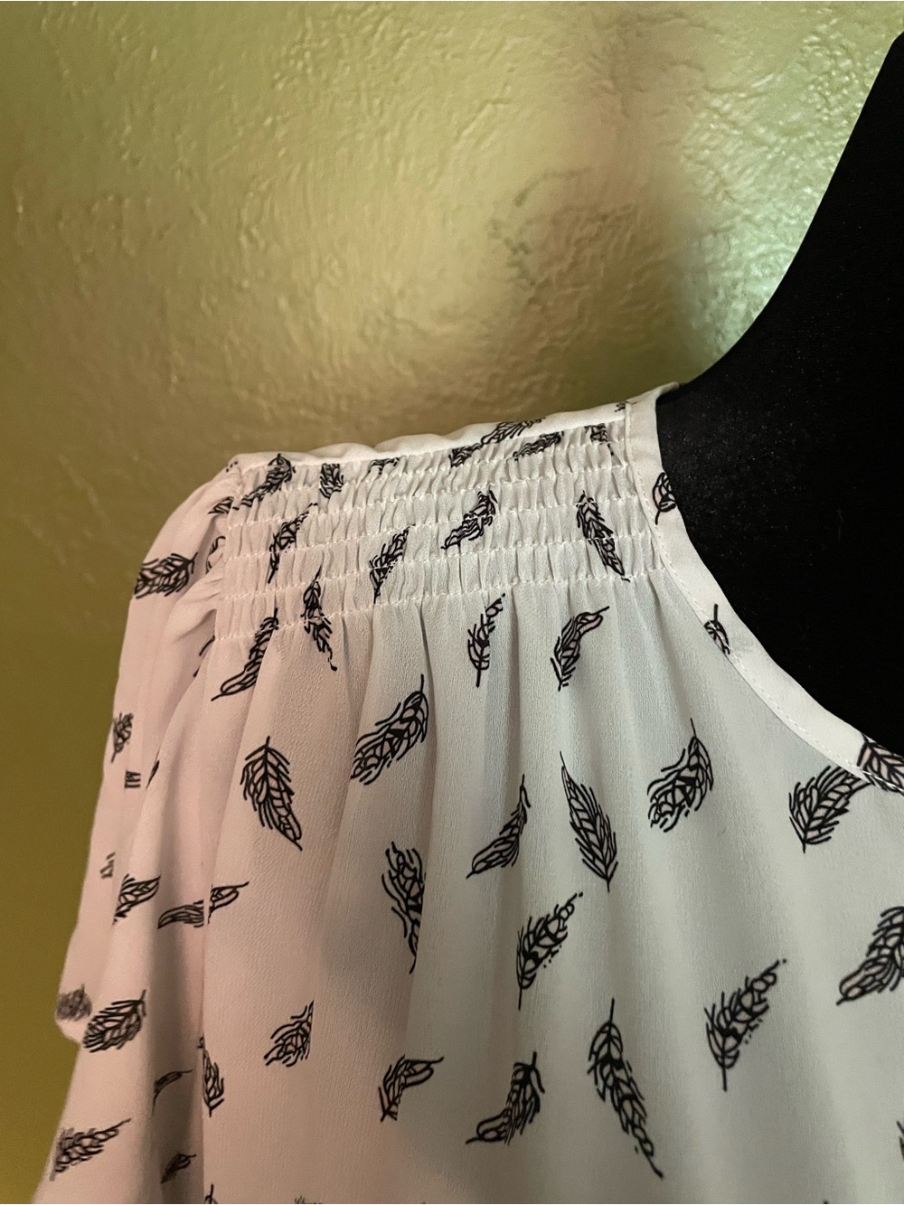 White Short-Sleeve Feather-Print Blouse - Picture 3 of 4